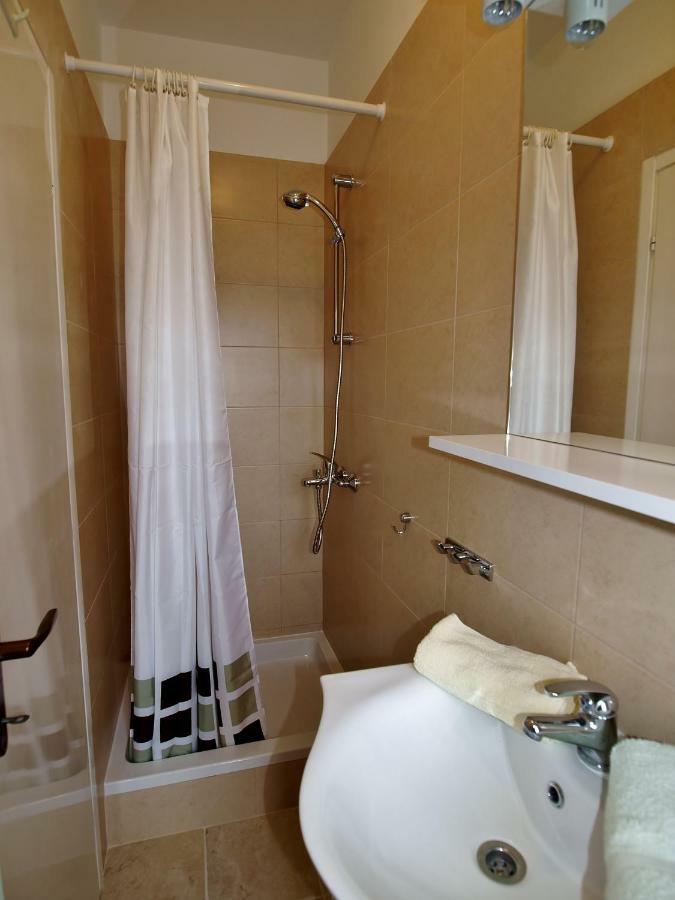 Apartments Ljubica Barbat na Rabu Esterno foto