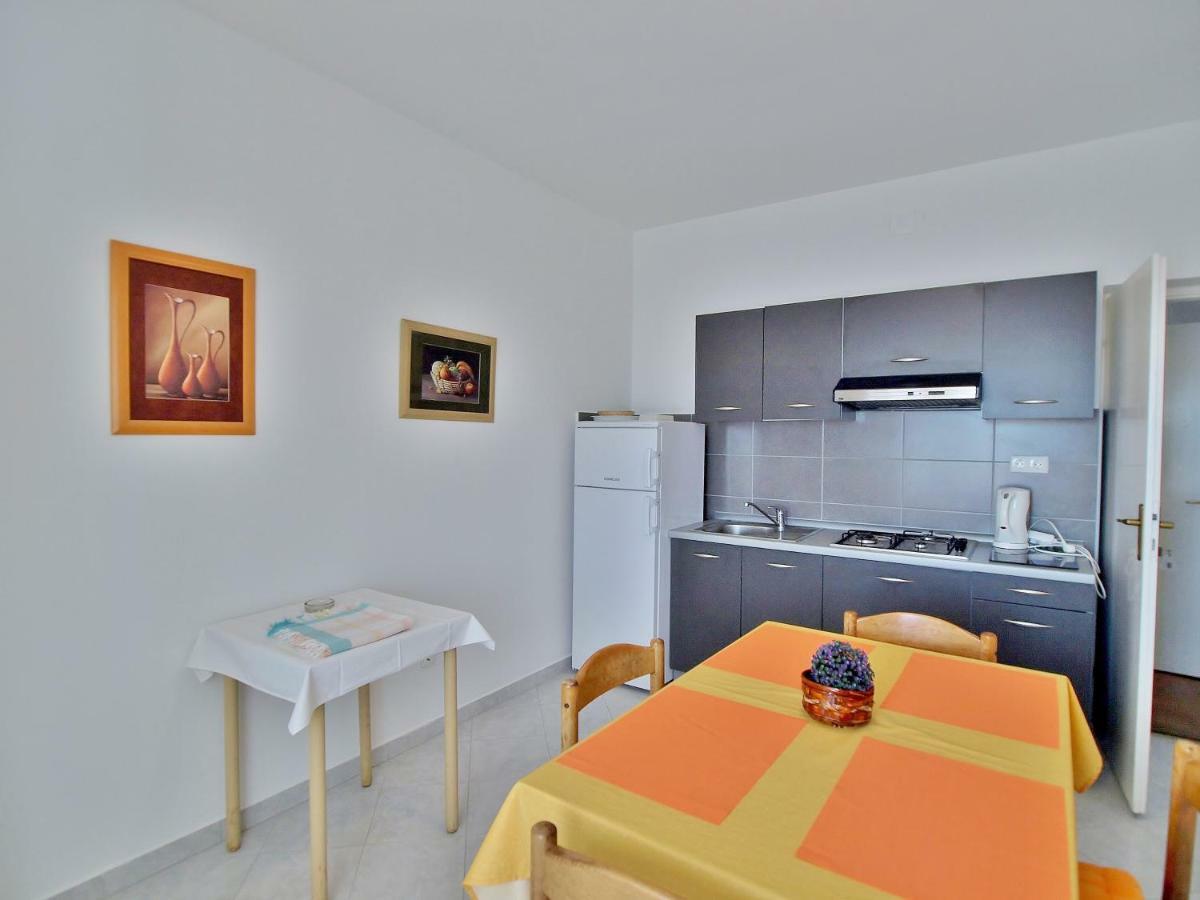 Apartments Ljubica Barbat na Rabu Esterno foto
